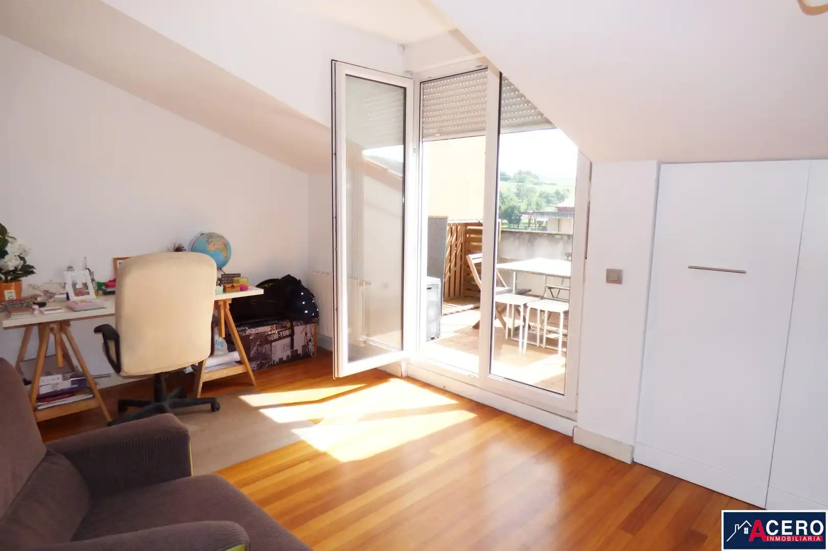 Terraza de Ático en venta en Entrambasaguas con Calefacción y Amueblado