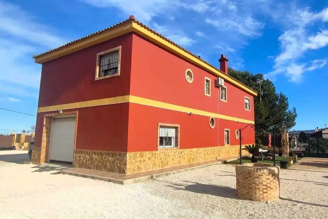Vista exterior de Casa o xalet en venda en Orihuela amb Aire condicionat, Calefacció i Jardí privat