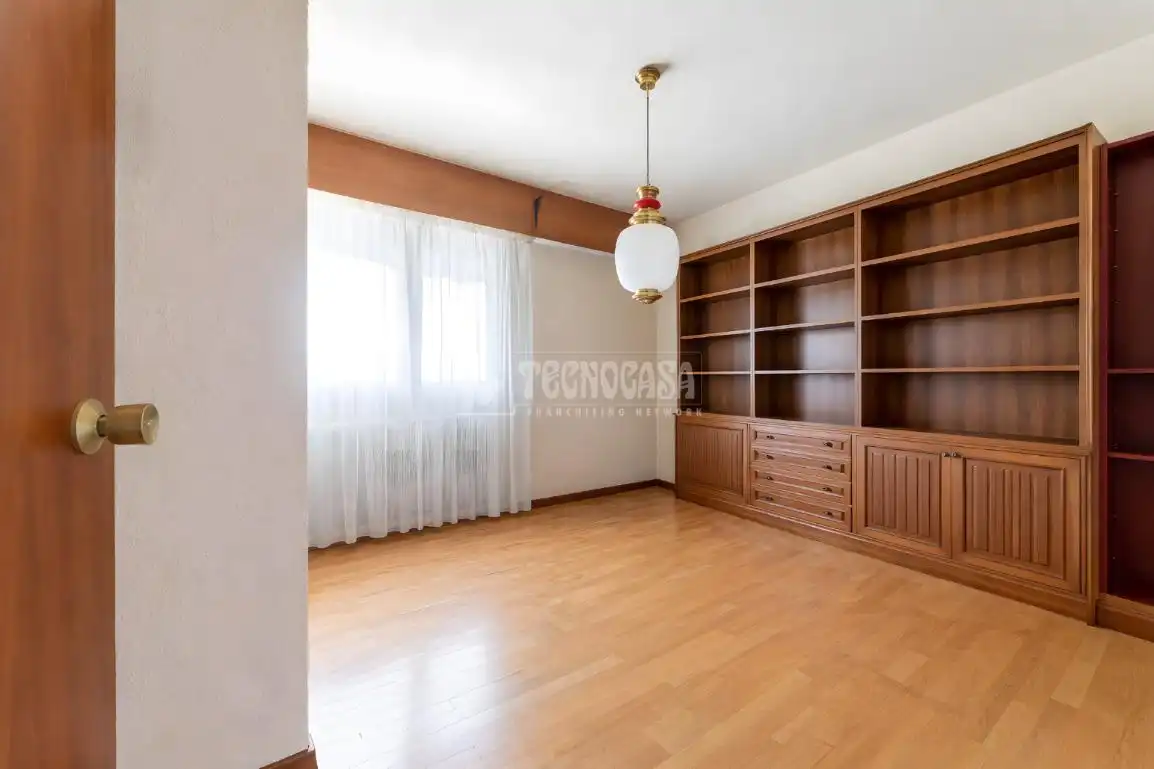 Habitación de Piso en venta en Las Rozas de Madrid con Calefacción, Terraza y Trastero