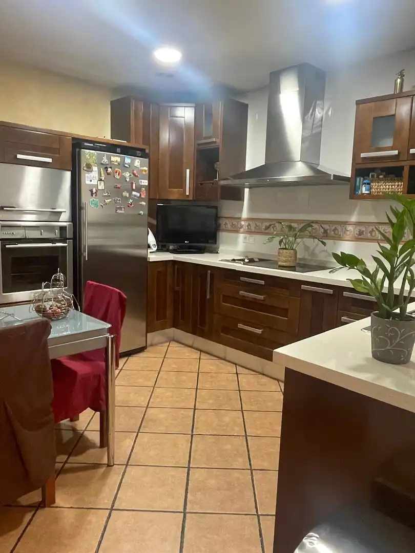 Cuina de Casa adosada en venda en Elche / Elx amb Aire condicionat, Calefacció i Jardí privat