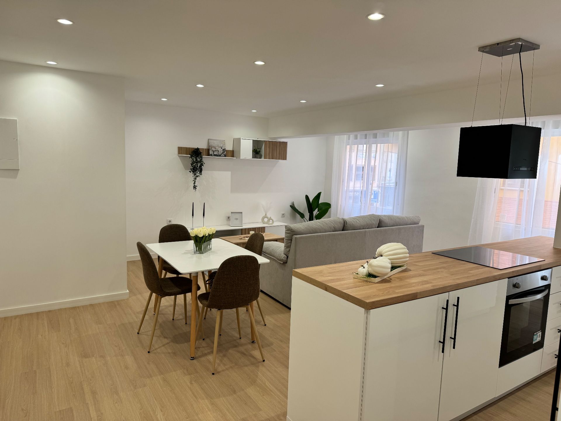 Comedor de Piso en venta en Castellón de la Plana / Castelló de la Plana con Calefacción, Amueblado y Horno
