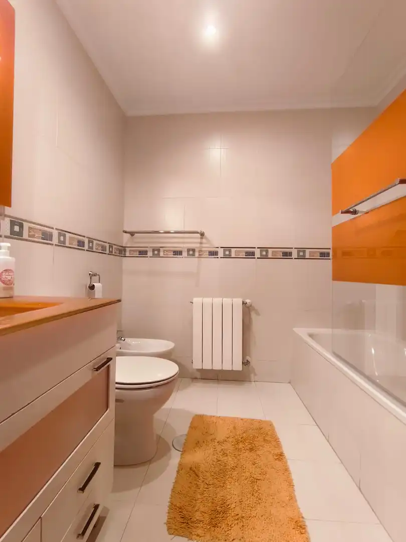 Badezimmer von Wohnung zur Miete in Entrambasaguas mit Heizung, Privatgarten und Parkett