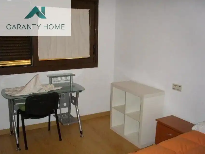 Habitación de Piso de alquiler en Málaga con Aire acondicionado, Calefacción y Jardín privado