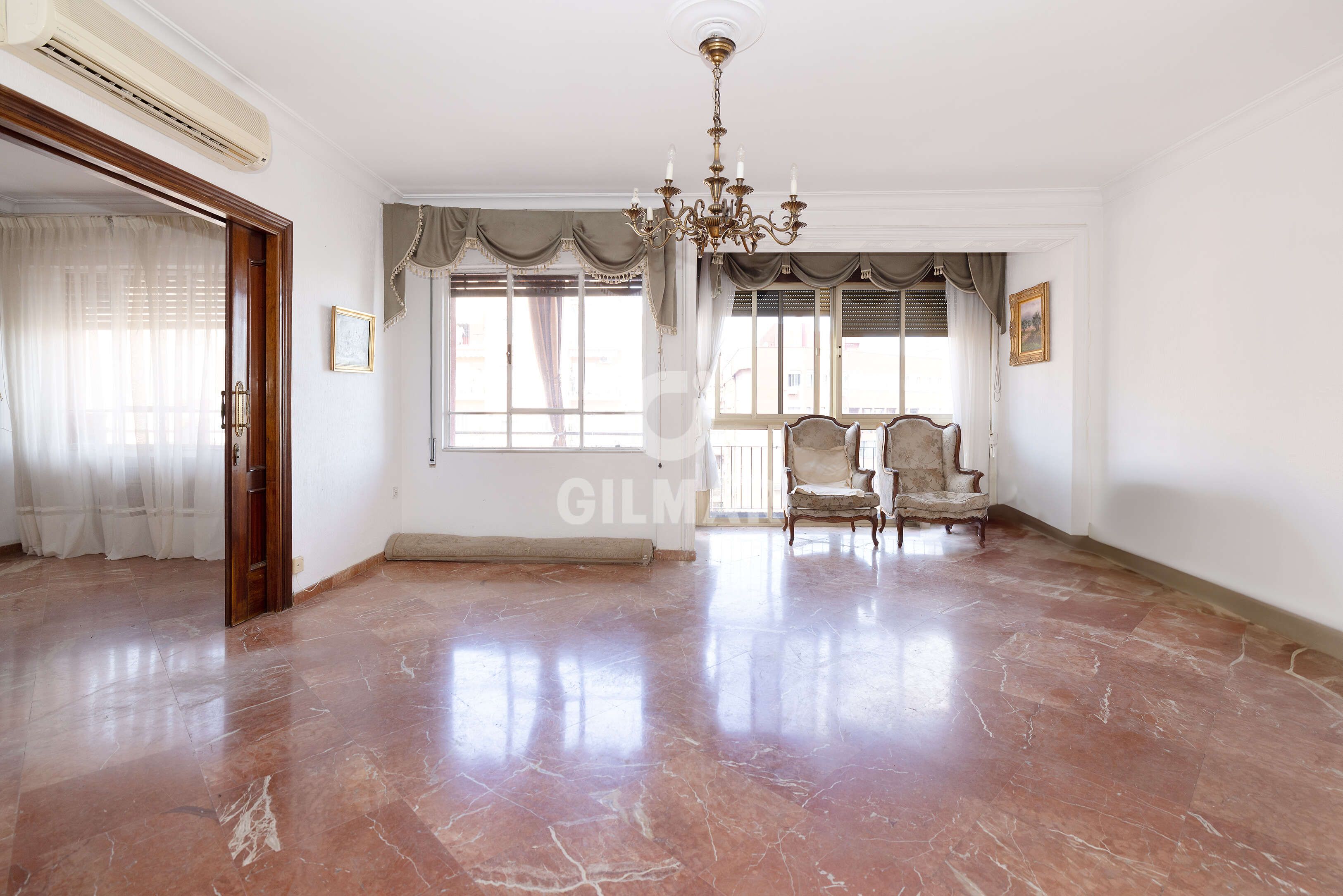 Sala de estar de Piso en venta en  Sevilla Capital con Balcón