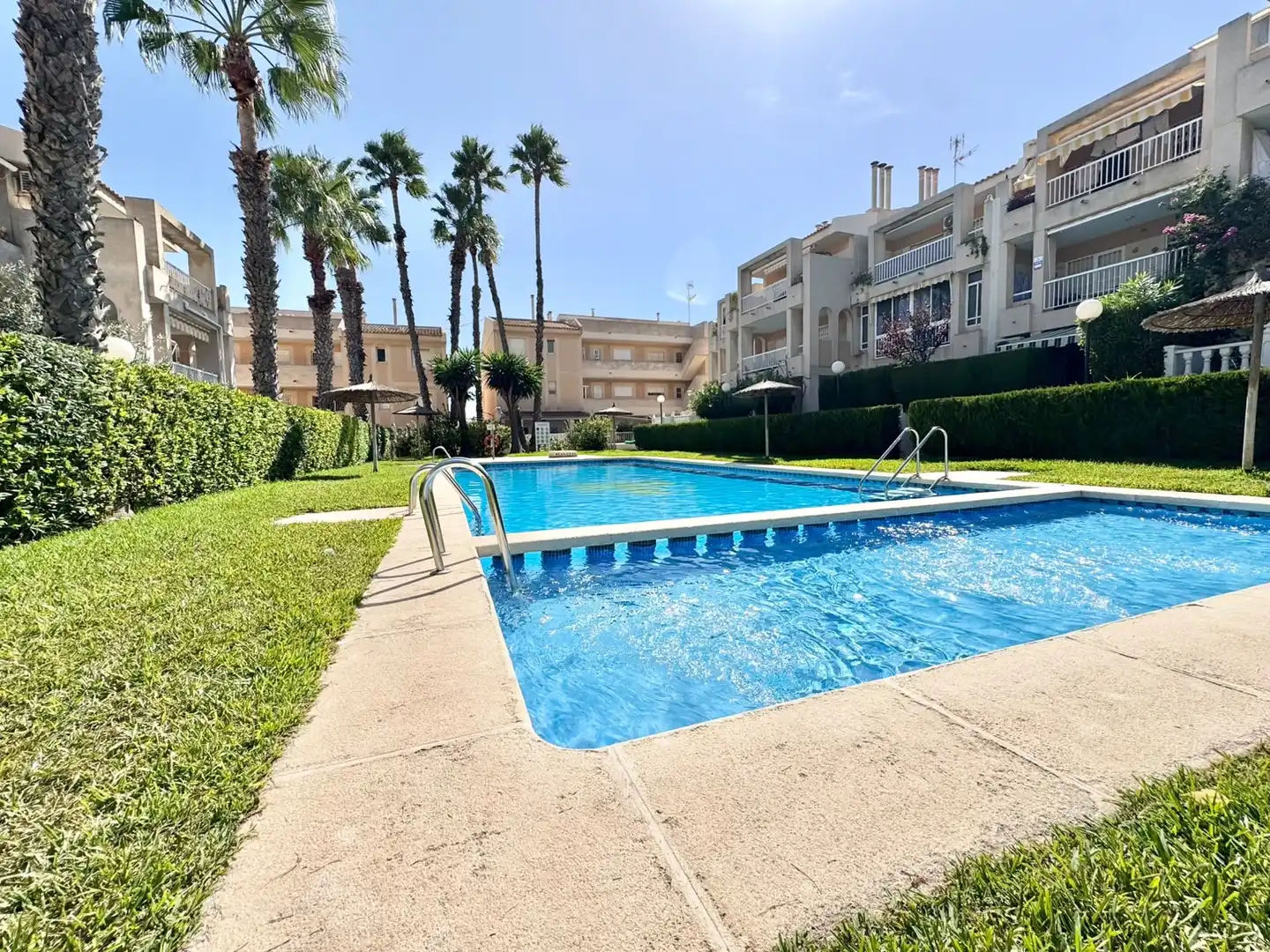 Swimming pool of Flat for rent in Torrevieja  with Air Conditioner, Heating and Swimming Pool
