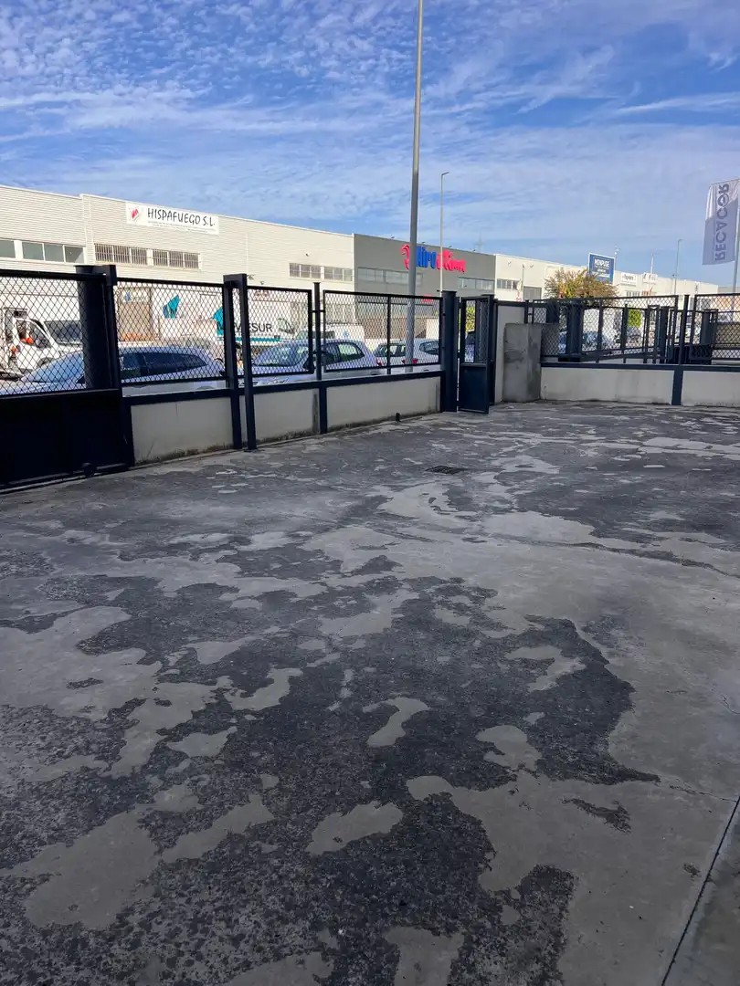 Parking de Nave industrial de alquiler en Salteras