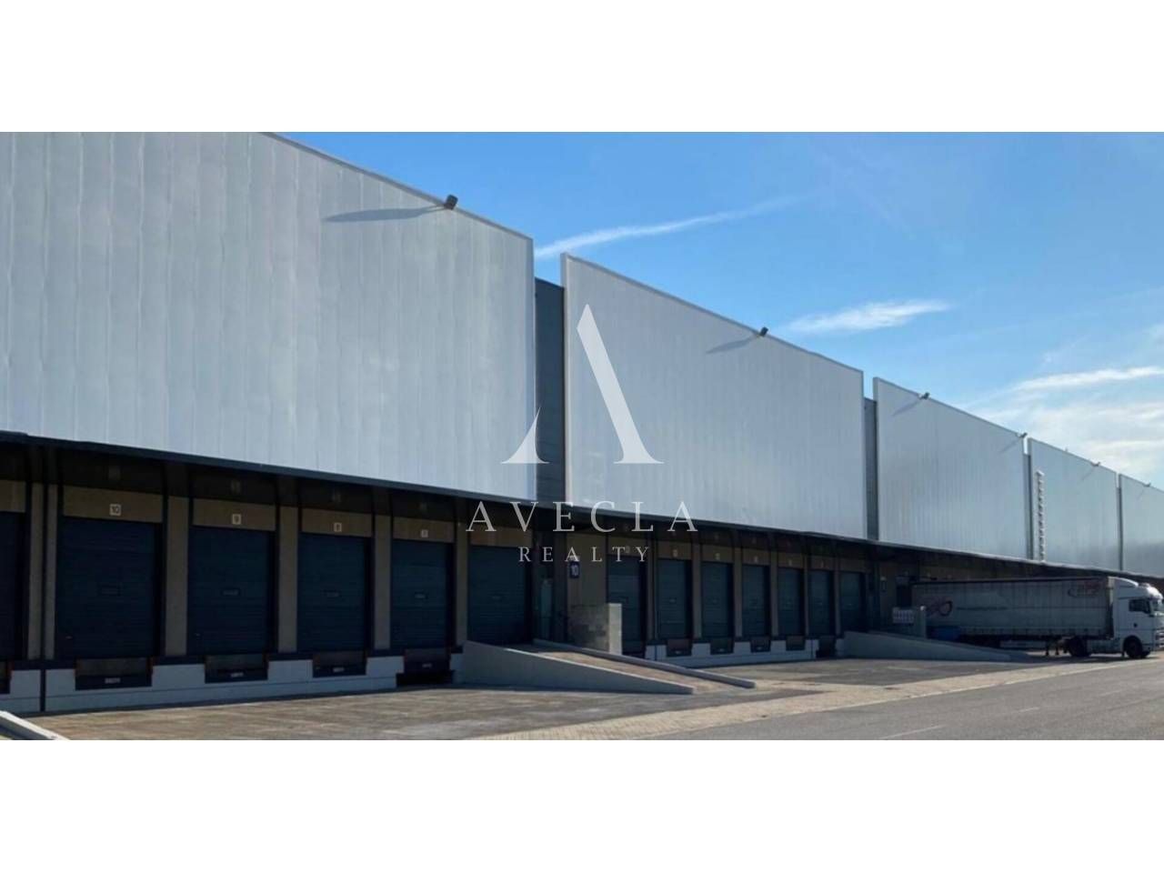 Vista exterior de Nau industrial de lloguer en  Barcelona Capital