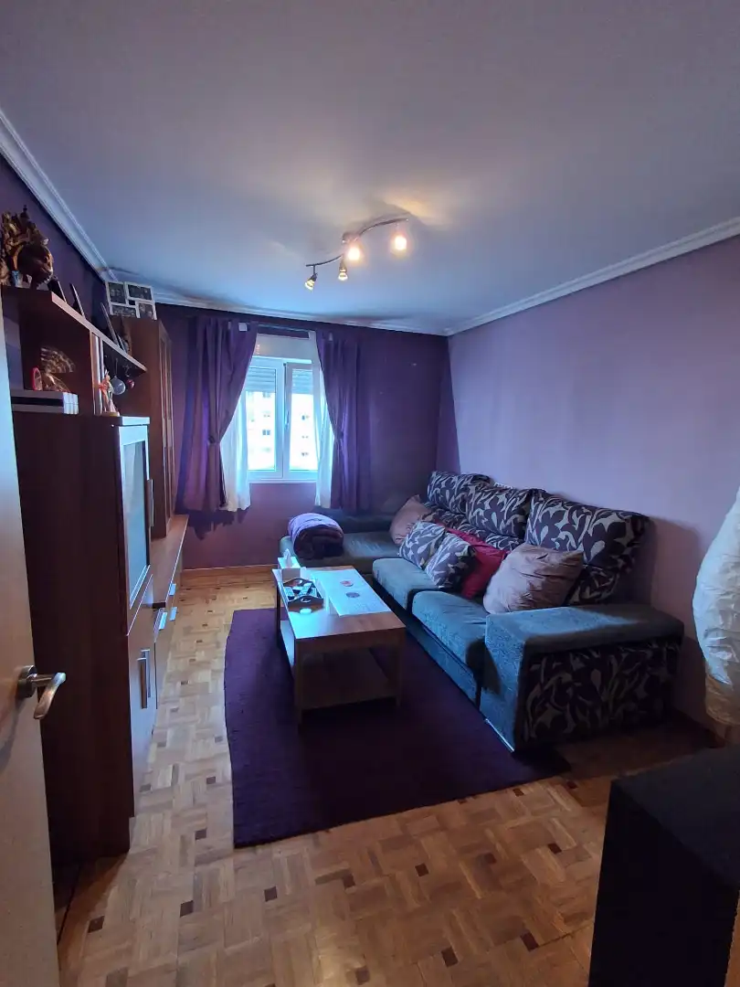 Sala de estar de Piso en venta en Avilés con Calefacción, Parquet y Trastero