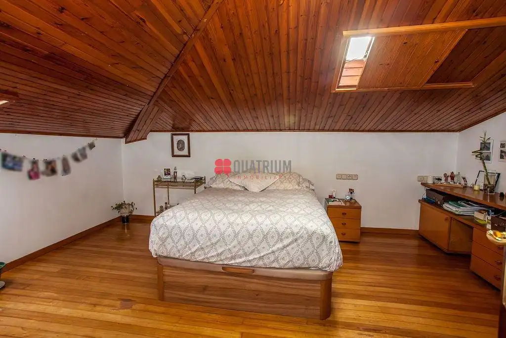 Dormitori de Casa o xalet en venda en Padrón amb Jardí privat