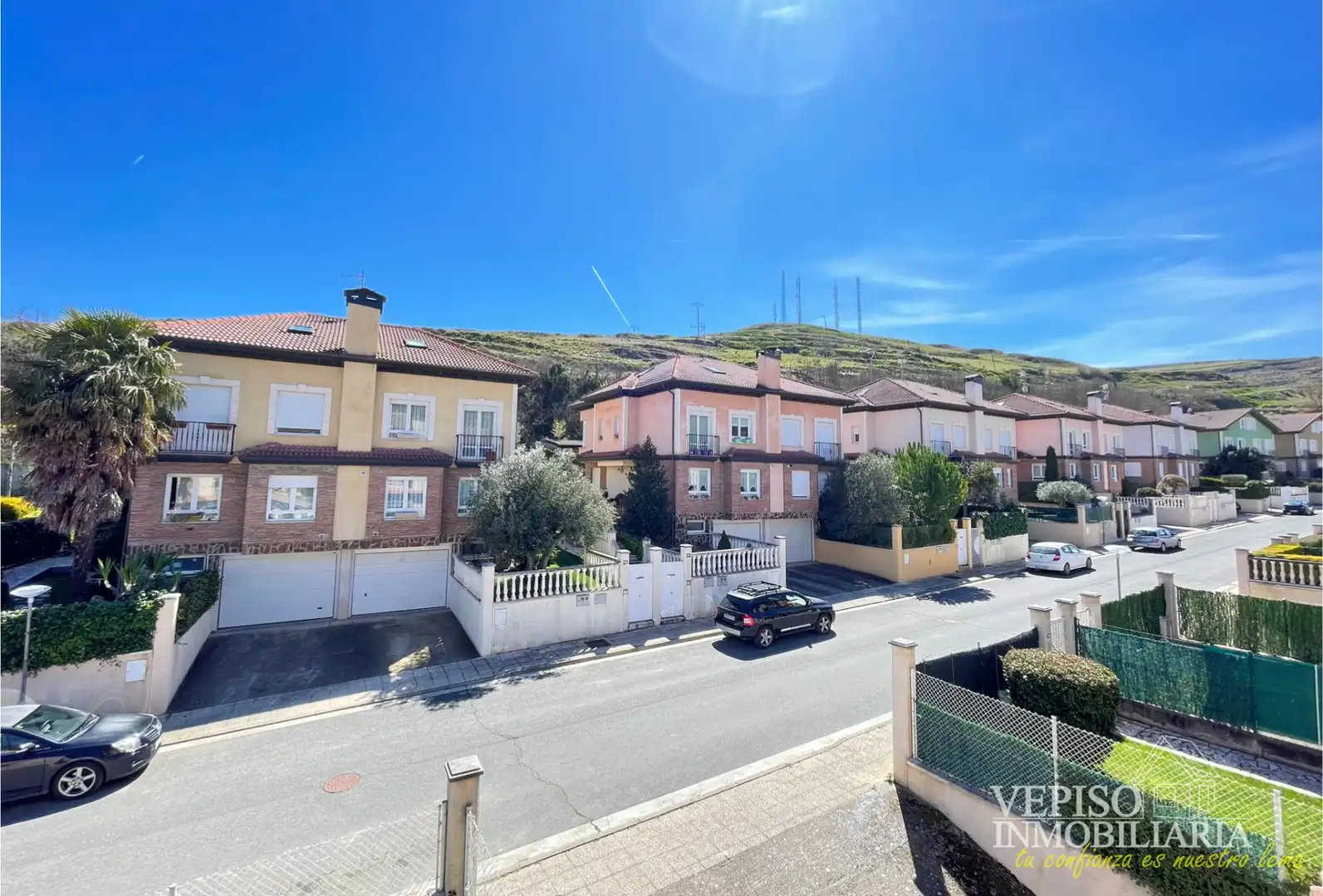 Vista exterior de Casa o xalet en venda en Briviesca amb Aire condicionat, Calefacció i Jardí privat