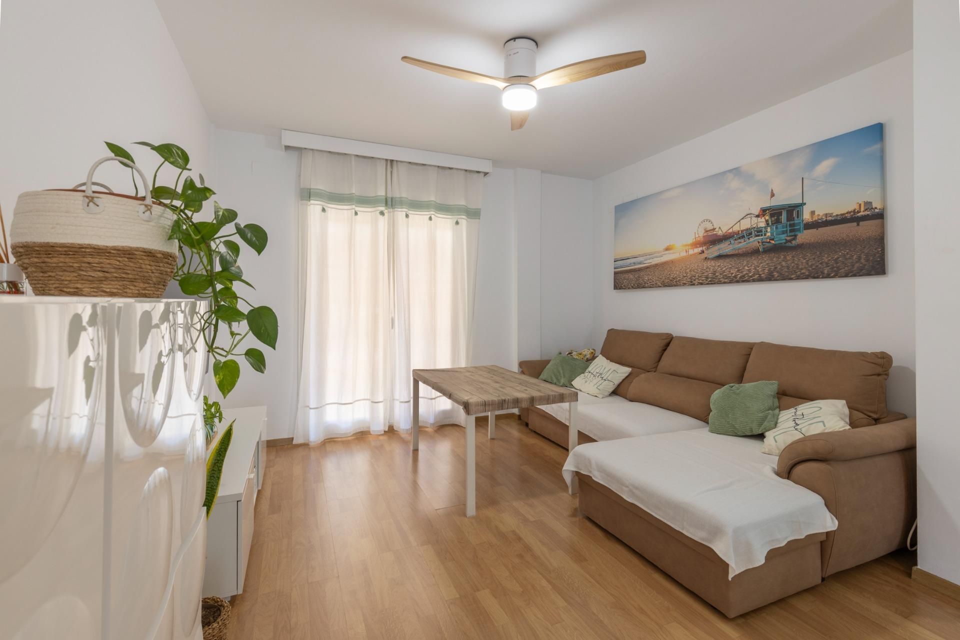 Sala de estar de Casa adosada en venta en Churriana de la Vega con Aire acondicionado y Calefacción