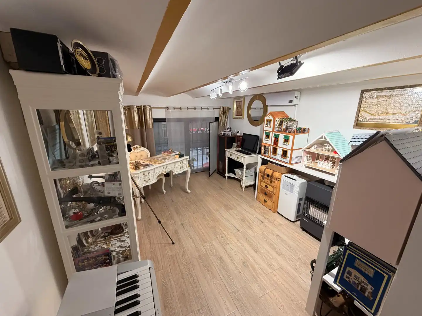 Maisonette zum Verkauf in Barcelona mit Klimaanlage, Terrasse und Balkon