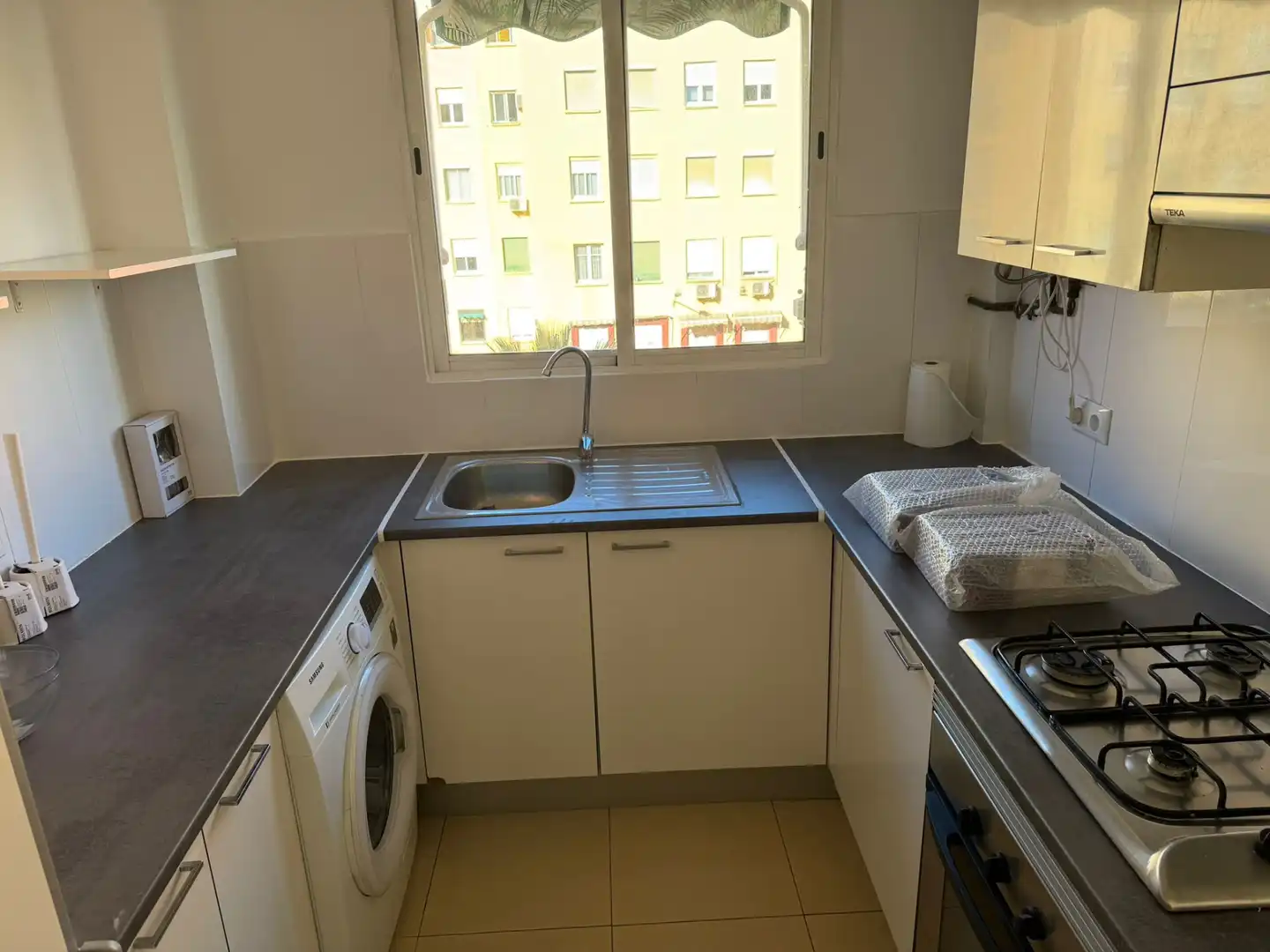 Küche von Wohnung zur Miete in Valencia mit Möbliert, Ofen und Waschmaschine