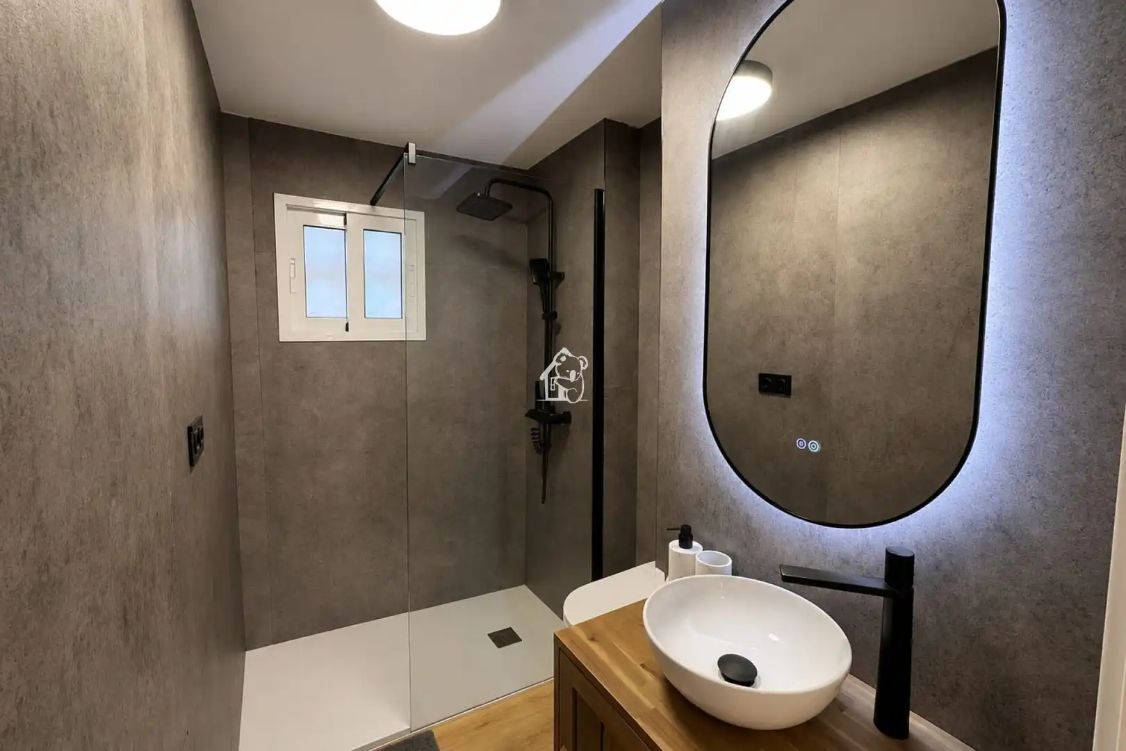 Bathroom of Apartments for rent in Torrevieja  with Air Conditioner, Terrace and Furnished