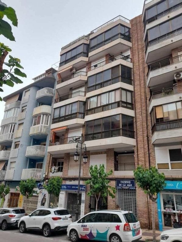 Vista exterior de Pis en venda en El Campello amb Terrassa i Balcó