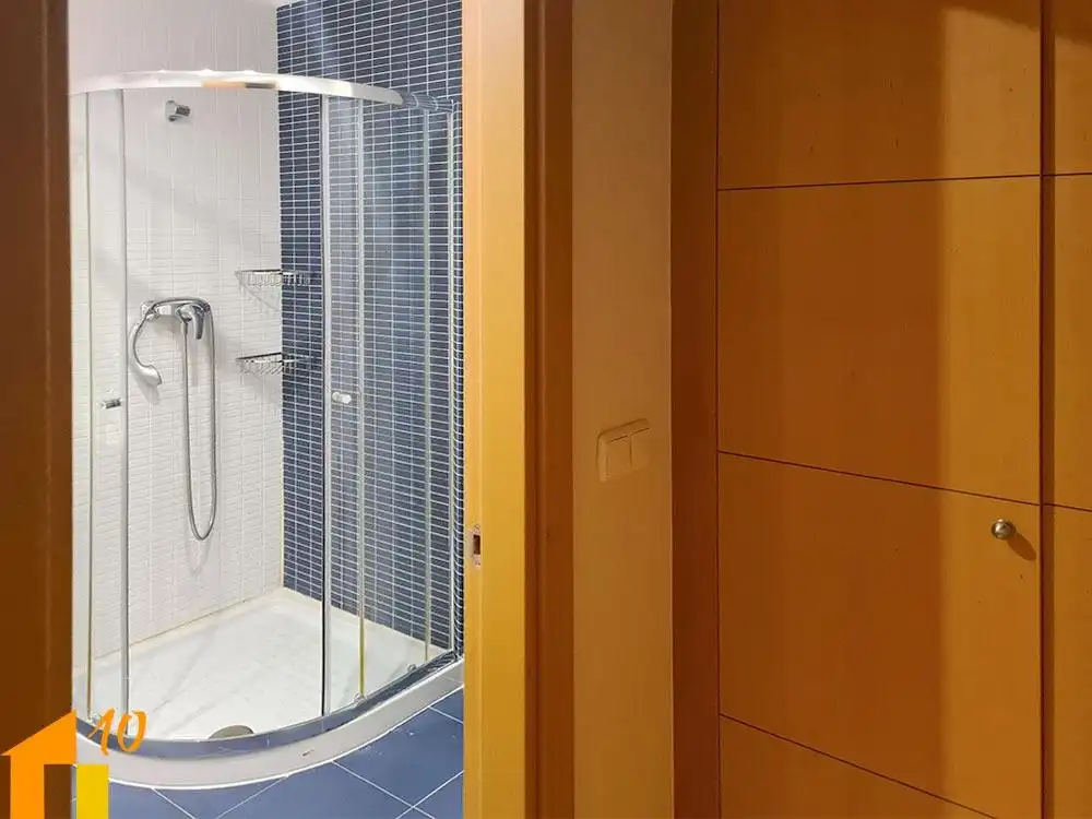 Baño de Piso de alquiler en Burgos con Calefacción y Trastero