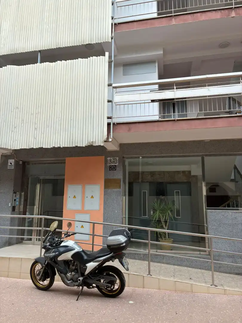 Vista exterior de Estudio en venta en Torremolinos con Aire acondicionado, Calefacción y Piscina comunitaria