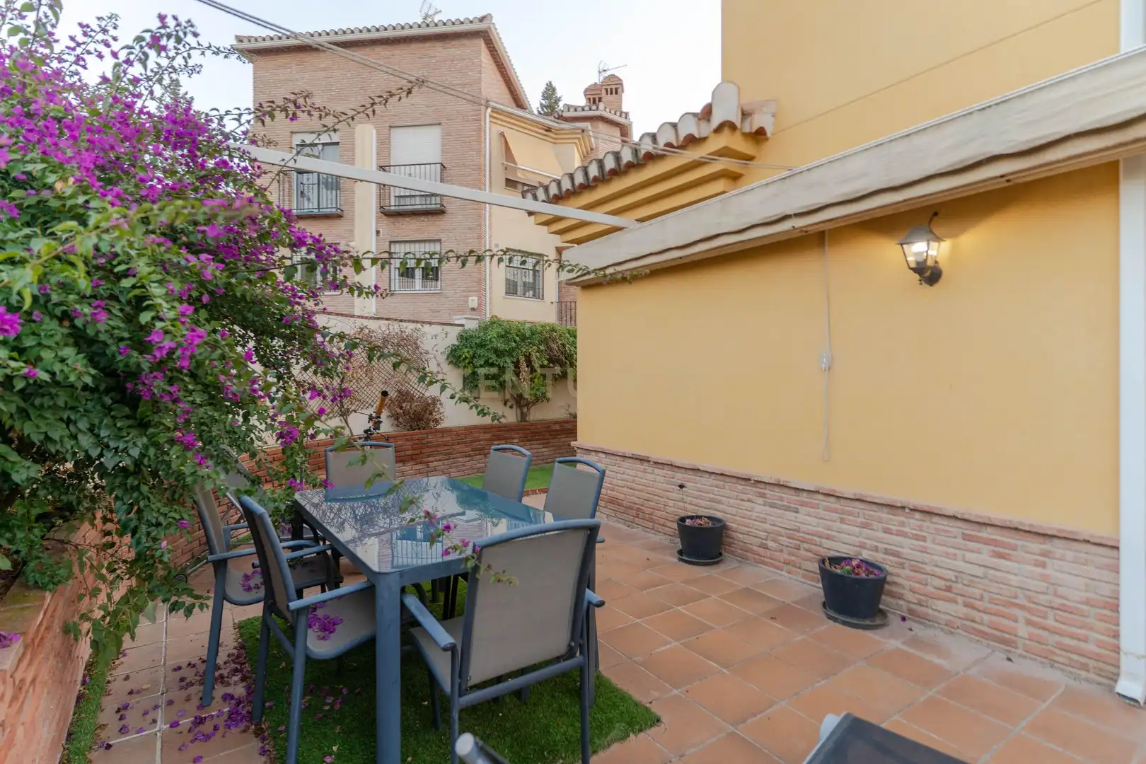 Terrassa de Casa adosada en venda en La Zubia amb Aire condicionat, Jardí privat i Traster