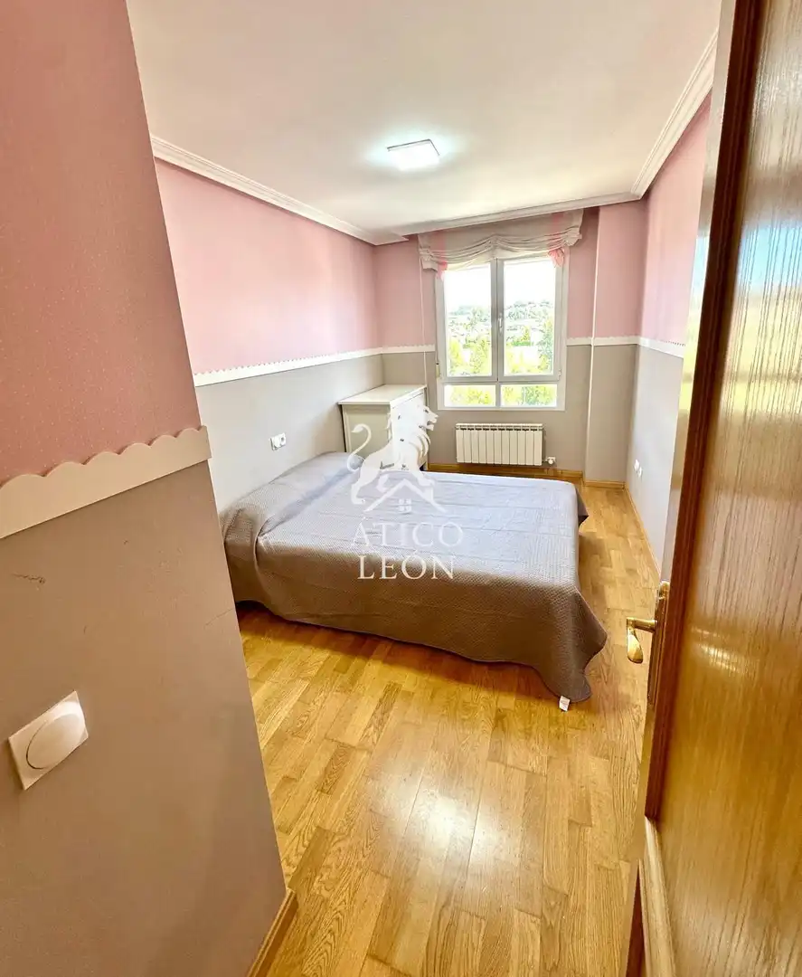 Habitación de Piso en venta en León Capital  con Calefacción, Terraza y Trastero
