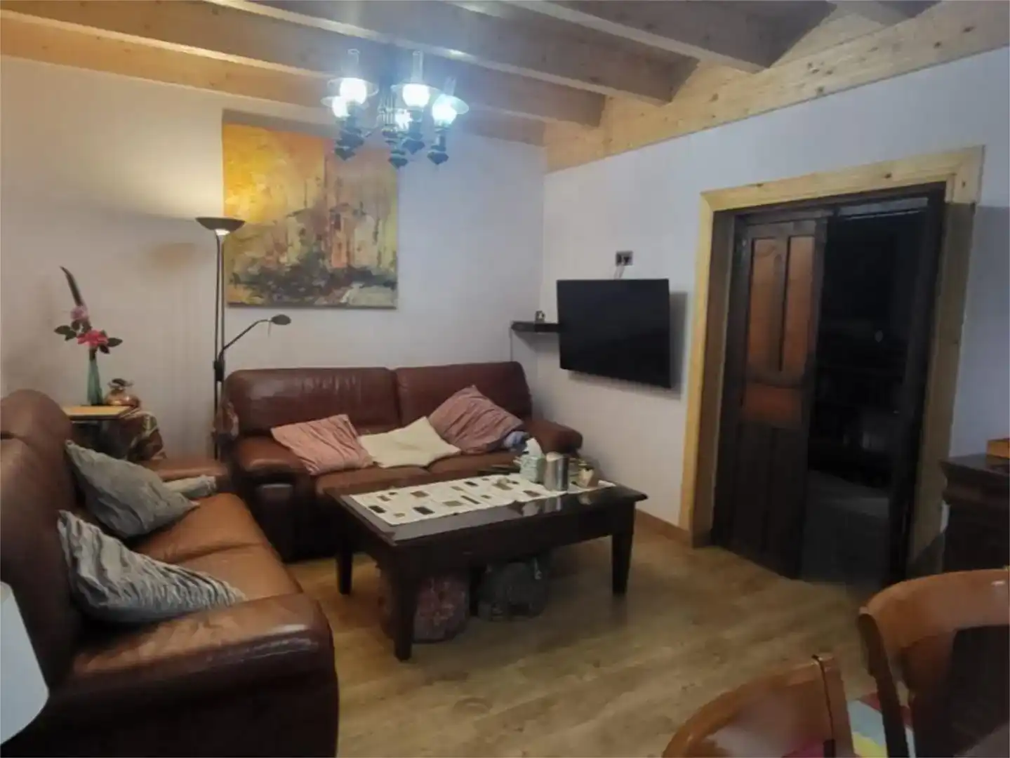Sala d'estar de Finca rústica en venda en Crémenes amb Jardí privat, Parquet i Traster