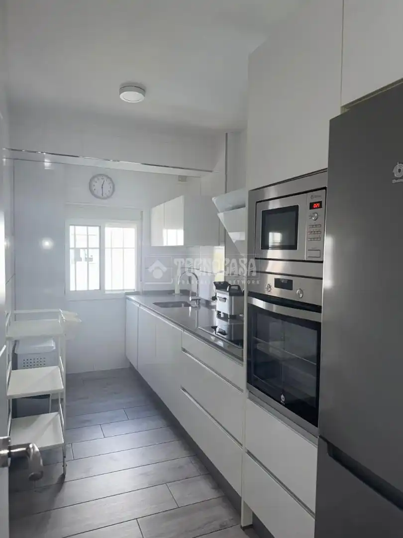 Kitchen of Flat for sale in Sevilla  with Air Conditioner
