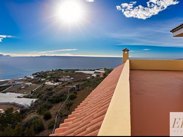 Detached house with balcony for sale in Camino FRONTON EL