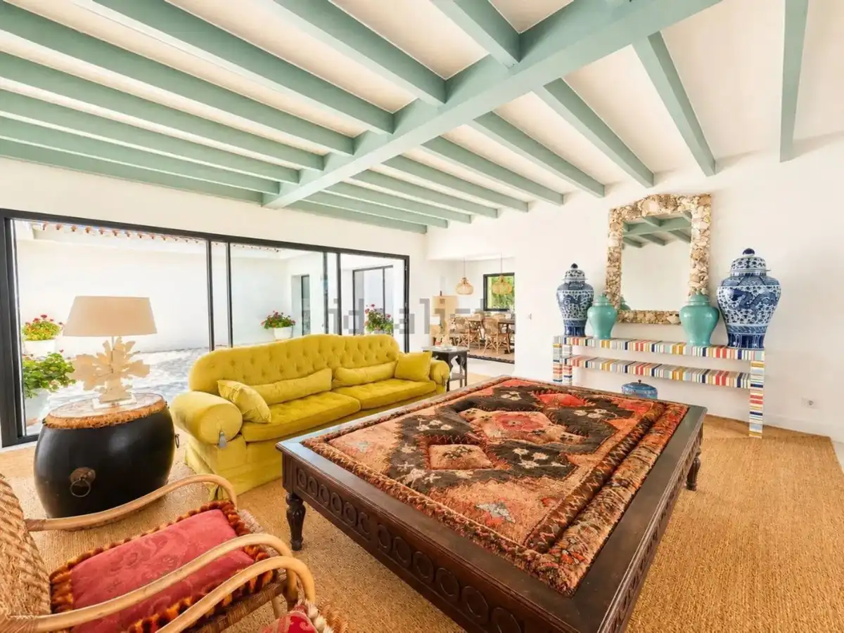 Sala d'estar de Casa o xalet de lloguer en Estepona amb Aire condicionat, Jardí privat i Terrassa