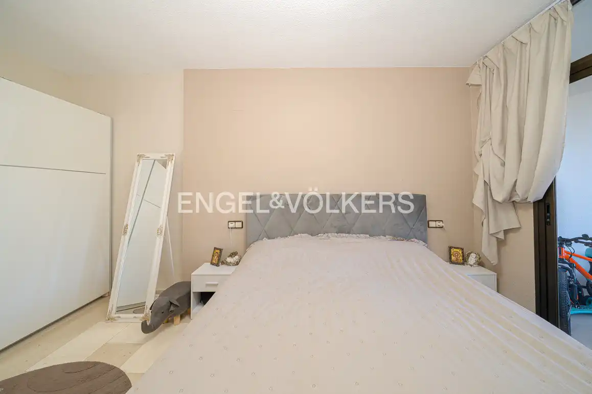 Dormitori de Apartament en venda en Benidorm amb Aire condicionat i Piscina comunitària