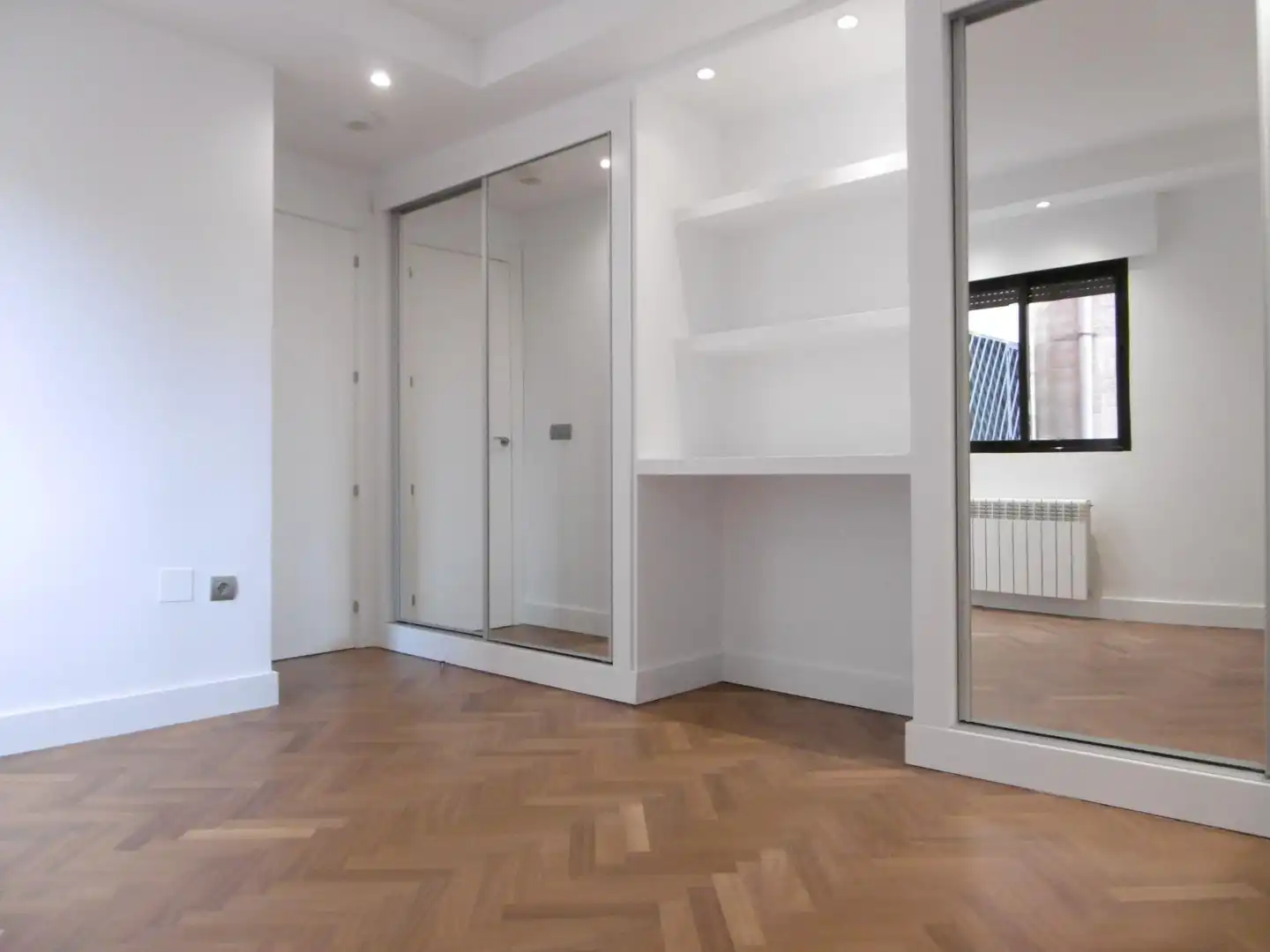 Schlafzimmer von Wohnungen zur Miete in Valladolid mit Heizung und Balkon