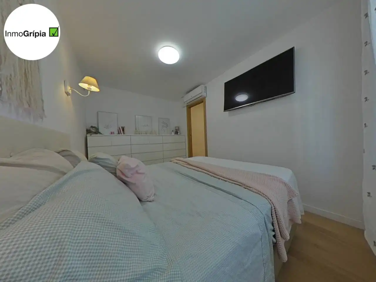 Dormitori de Pis en venda en Terrassa amb Aire condicionat i Terrassa
