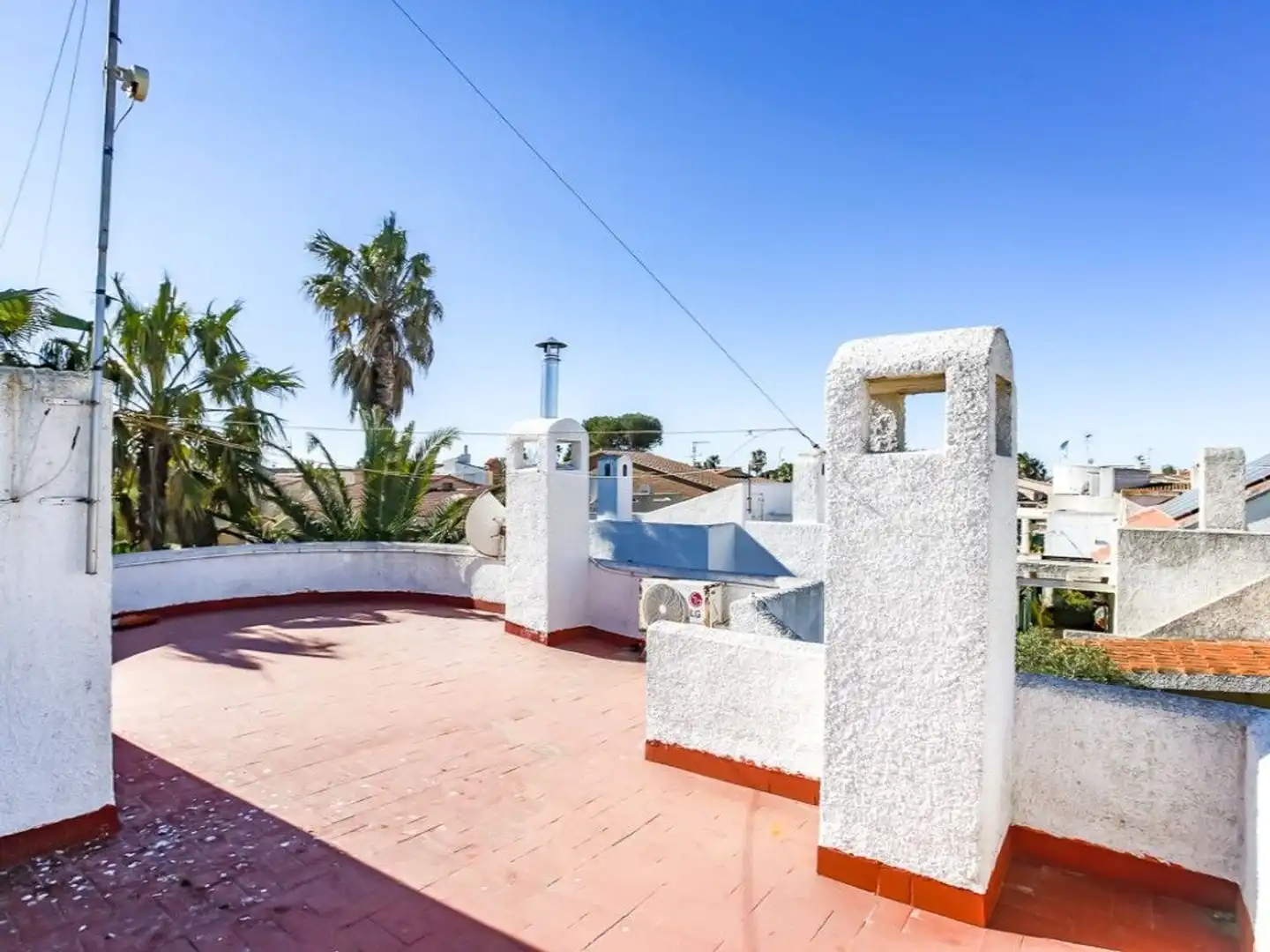 Vista exterior de Casa o chalet en venta en Deltebre con Aire acondicionado, Trastero y Balcón