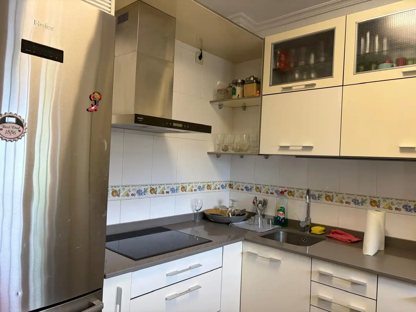 Cuina de Casa o xalet en venda en Madrid amb Calefacció i Jardí privat