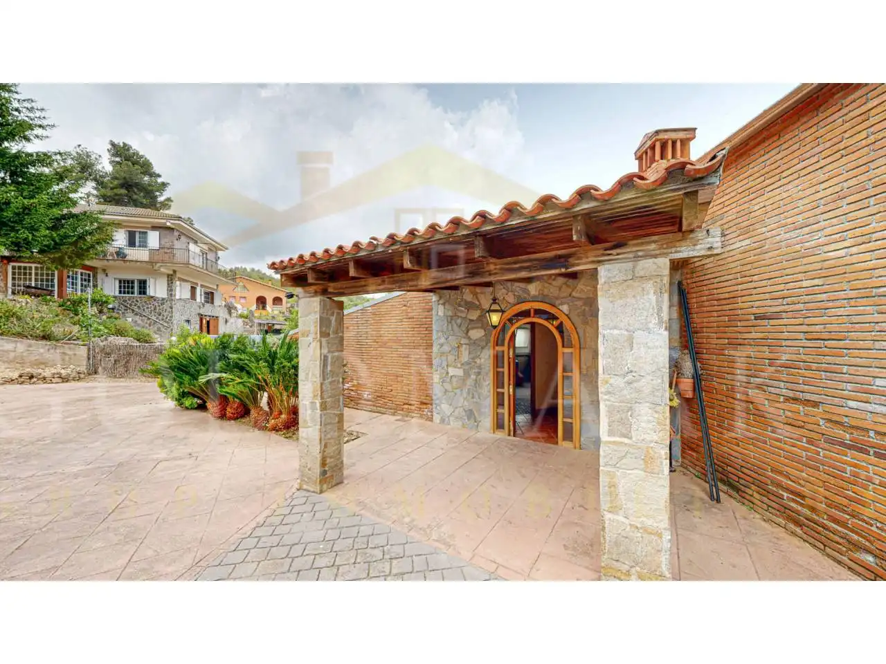 Vista exterior de Casa o xalet en venda en Corbera de Llobregat amb Aire condicionat, Calefacció i Jardí privat