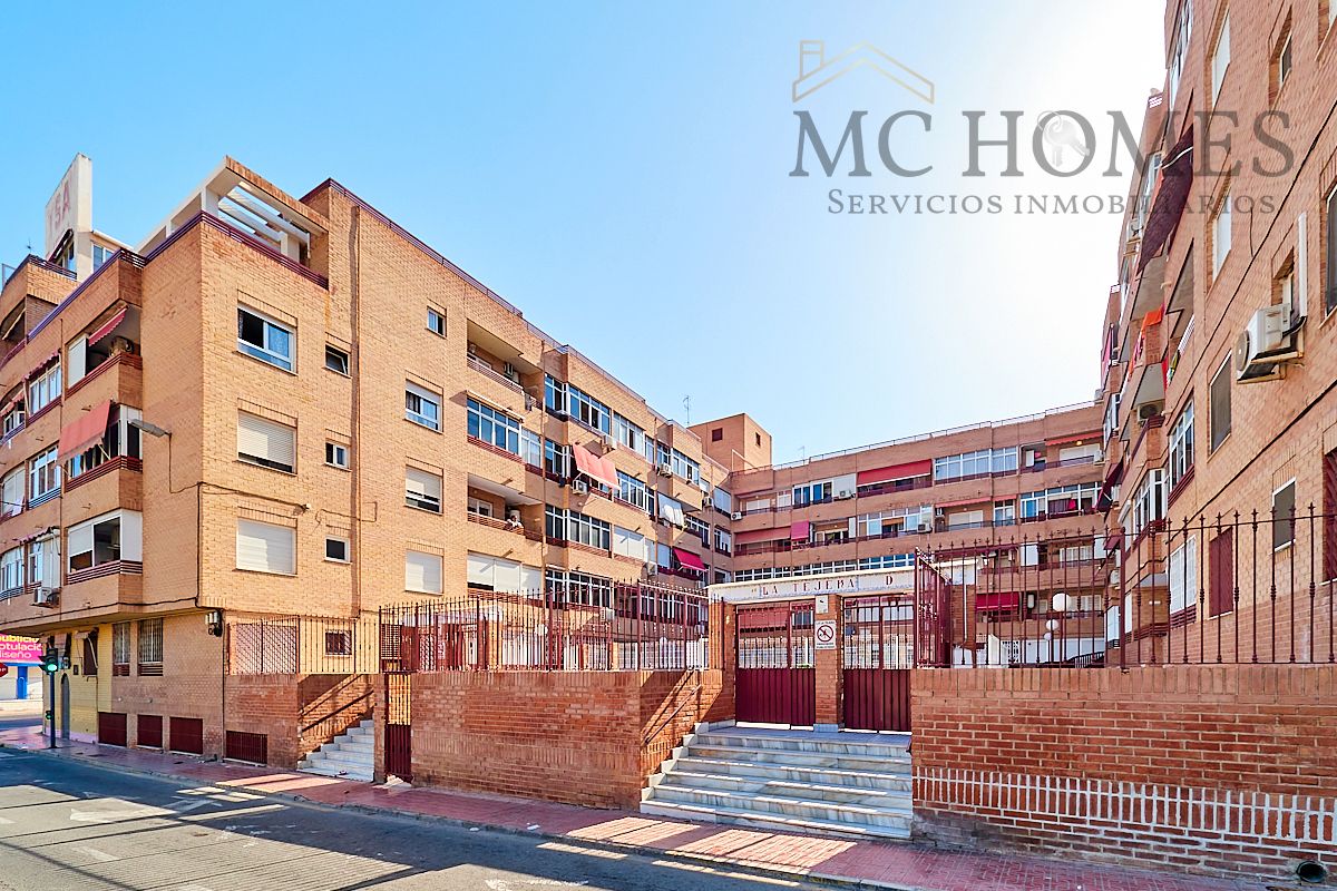 Exterior view of Flat for sale in Torrevieja  with Terrace, Furnished and Oven