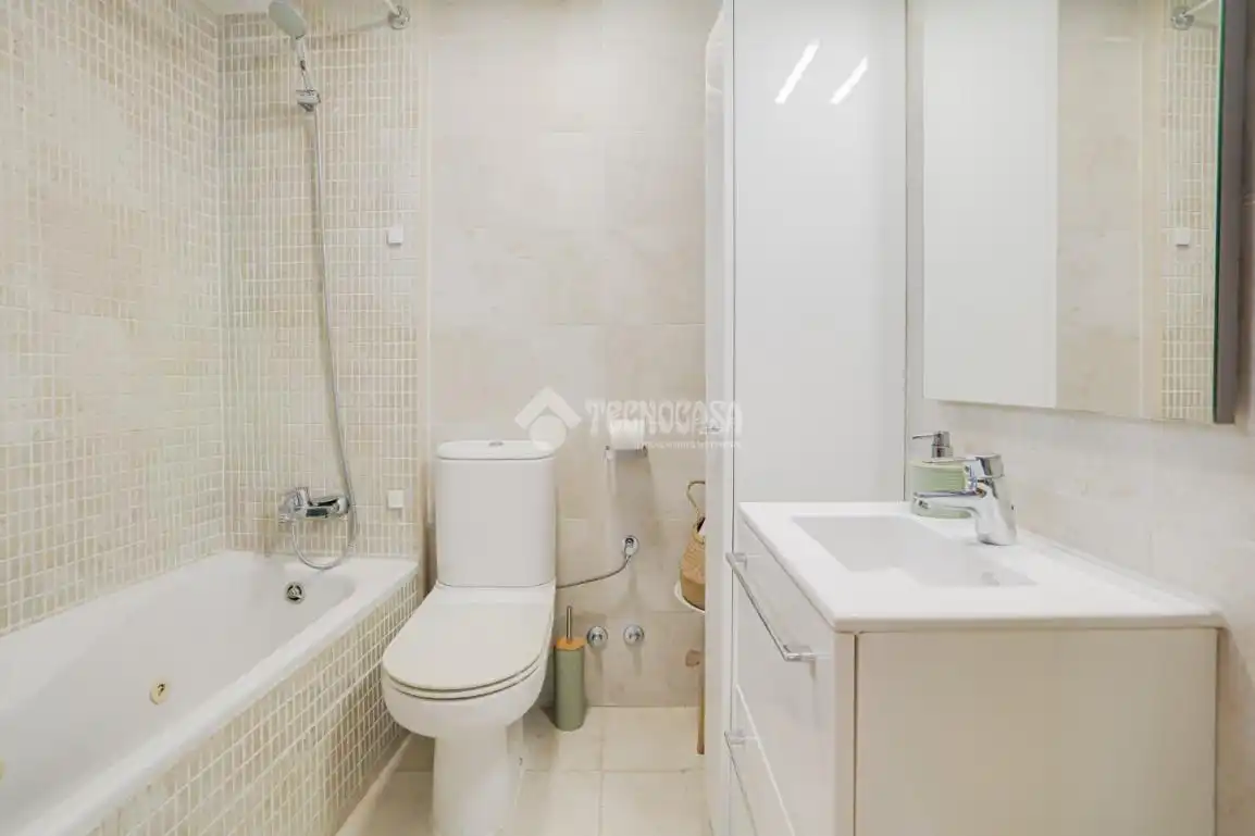 Badezimmer von Wohnung zum Verkauf in Sant Boi de Llobregat mit Klimaanlage, Heizung und Terrasse