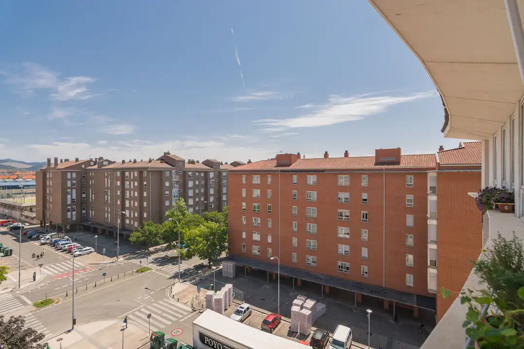 Vista exterior de Pis en venda en  Pamplona / Iruña amb Calefacció i Traster