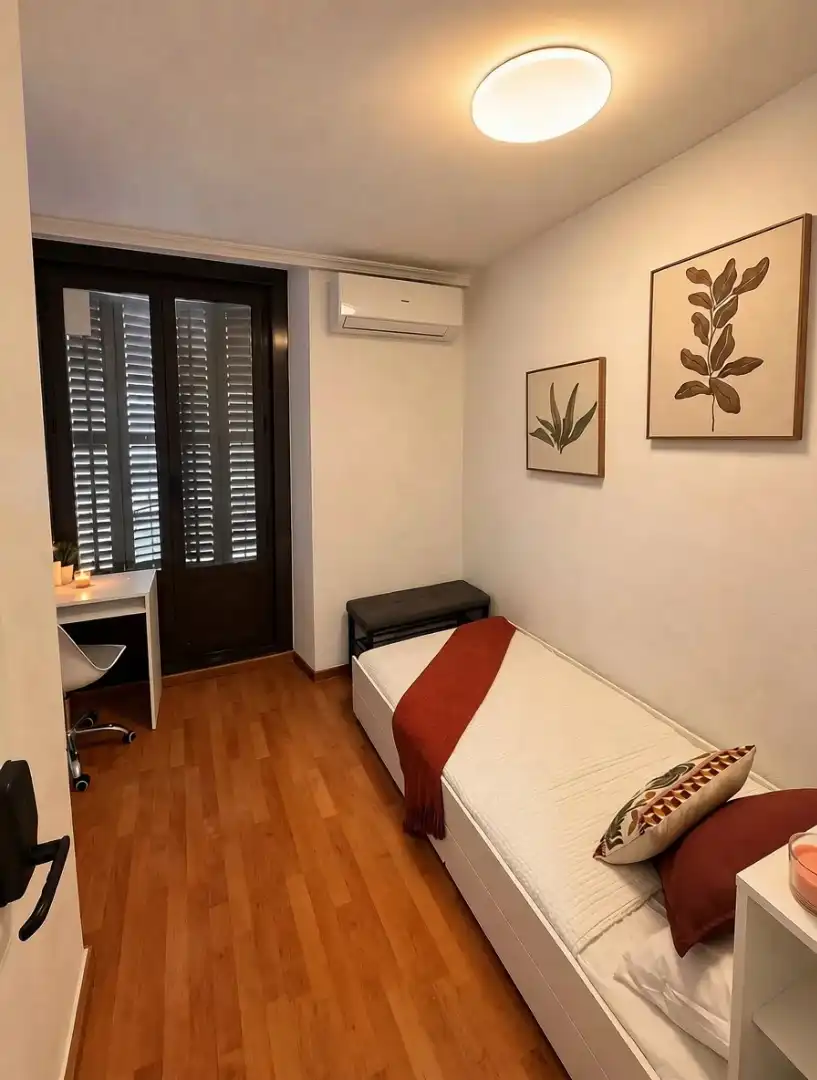 Schlafzimmer von Wohnung zur Miete in Madrid mit Klimaanlage, Heizung und Möbliert
