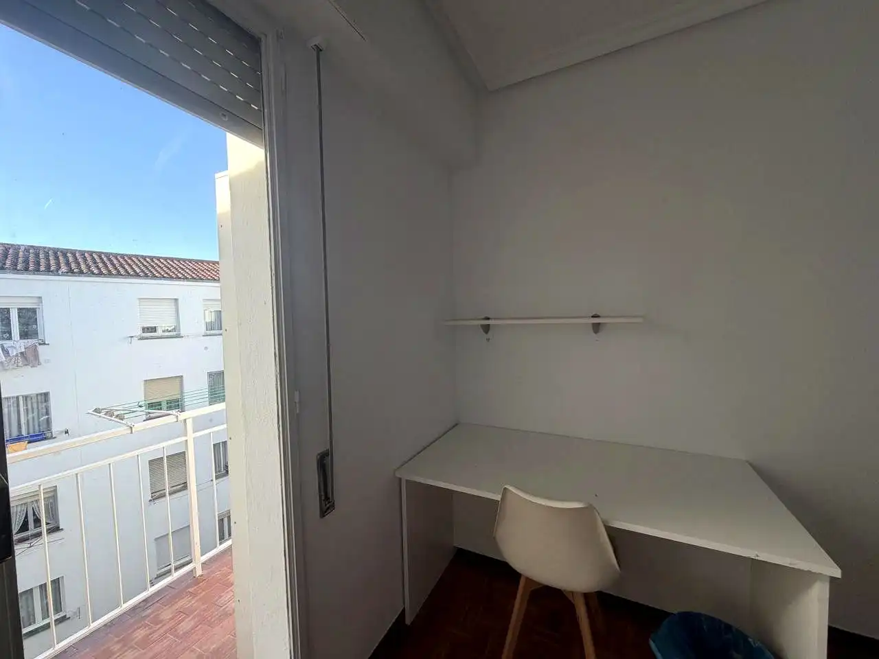 Habitación de Piso de alquiler en  Logroño con Calefacción, Terraza y Amueblado