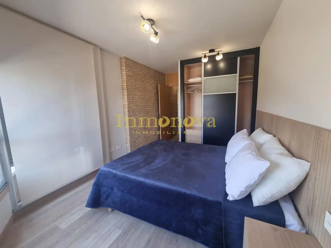 Habitación de Piso de alquiler en Cangas  con Calefacción, Amueblado y Balcón