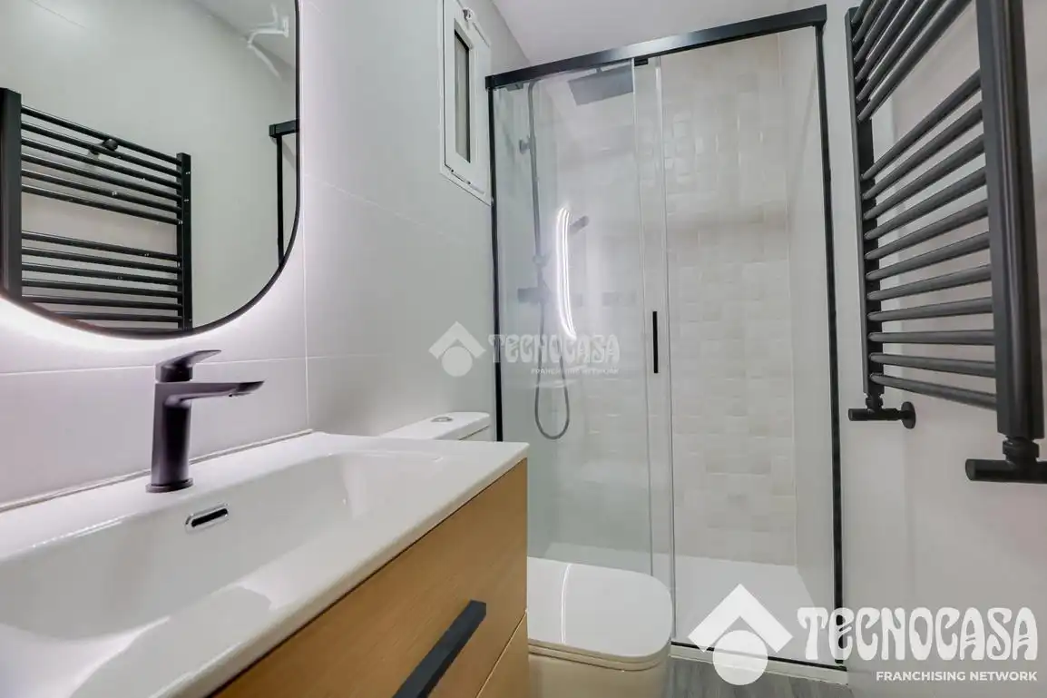 Bathroom of Flat for sale in Terrassa  with Heating and Balcony