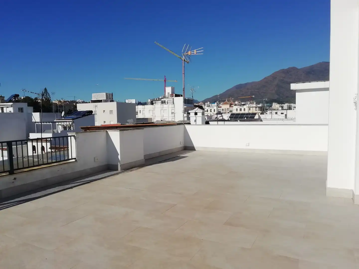 Ático con terraza en venta en Estepona Pueblo, imagen 2