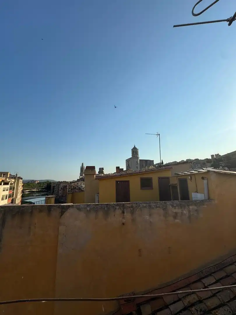 Vista exterior de Edificio en venta en Girona