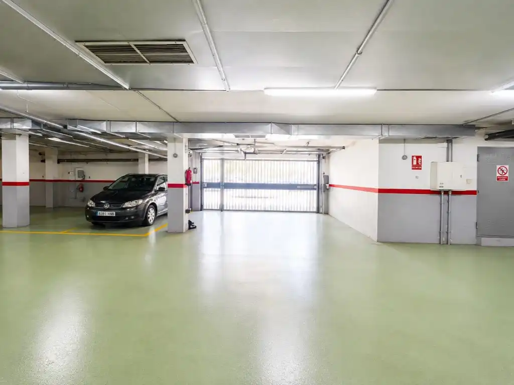 Aparcament de Pis en venda en Vilafranca del Penedès amb Aire condicionat, Calefacció i Forn
