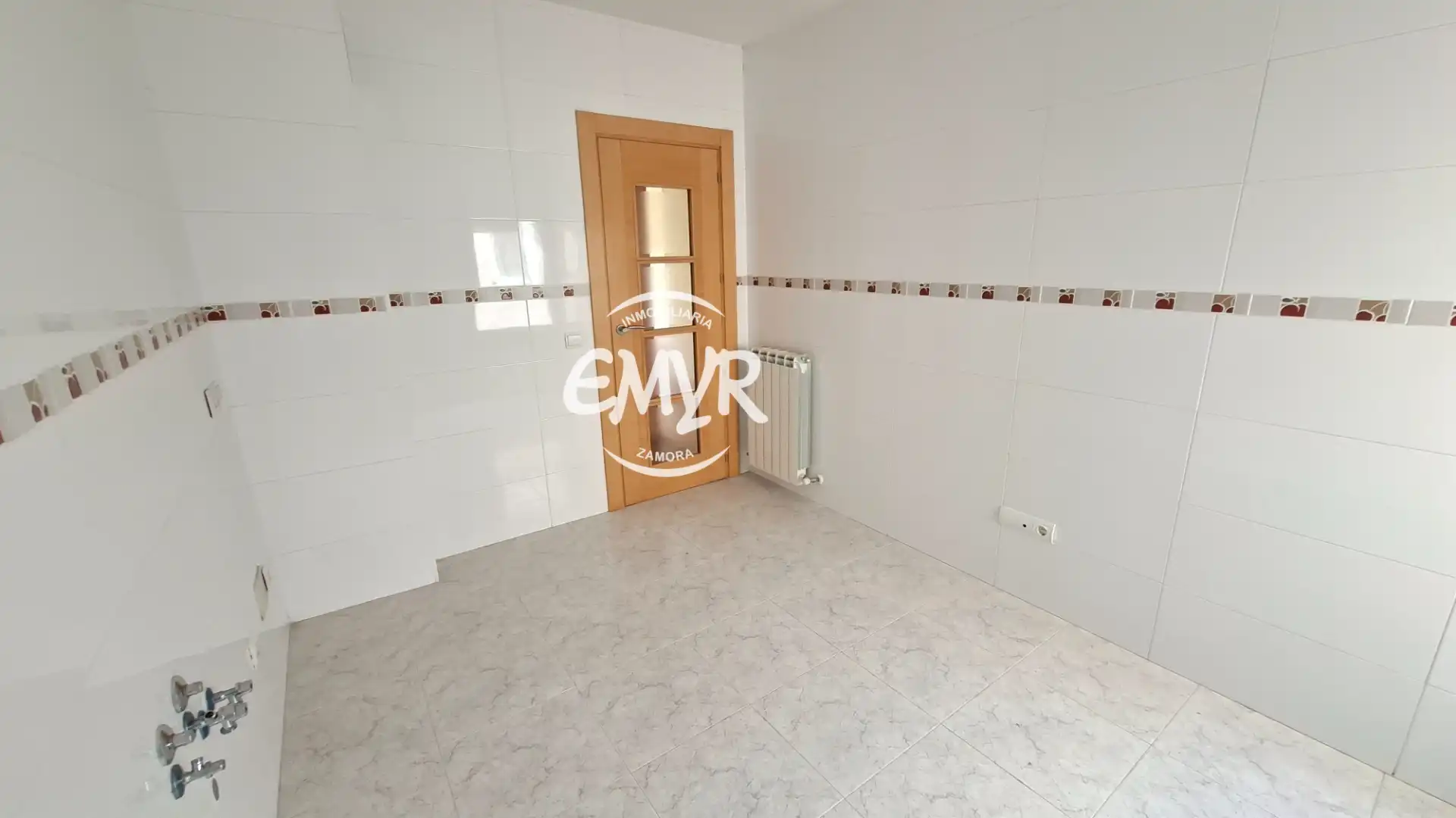 Flat for sale in Zamora Capital   with Heating, Parquet flooring and Balcony