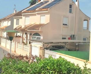 Vista exterior de Casa adosada en venda en Benidorm amb Aire condicionat i Terrassa