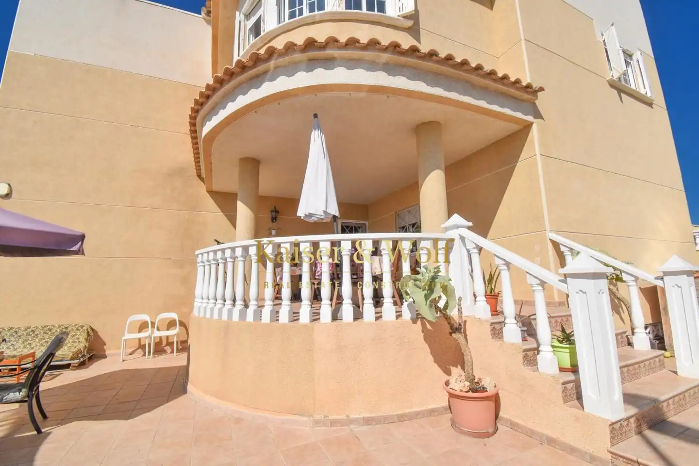 Vista exterior de Casa o xalet en venda en Torrevieja amb Jardí privat, Terrassa i Traster
