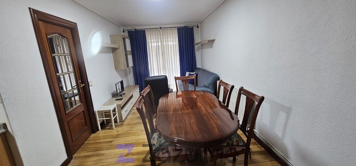 Menjador de Pis de lloguer en Barakaldo  amb Calefacció, Parquet i Moblat