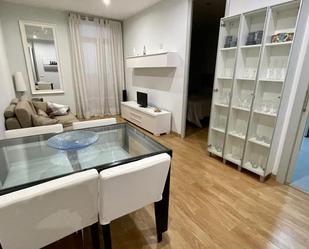 Living room of Flat for sale in  Barcelona Capital  with Parquet flooring, Furnished and Oven