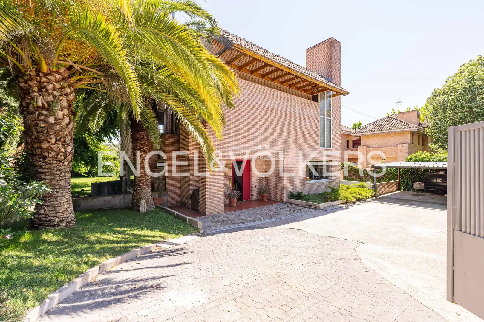 Vista exterior de Casa o chalet en venta en Majadahonda con Aire acondicionado, Calefacción y Jardín privado