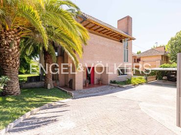 Casa con balcón en venta en Zona Monte El Pilar